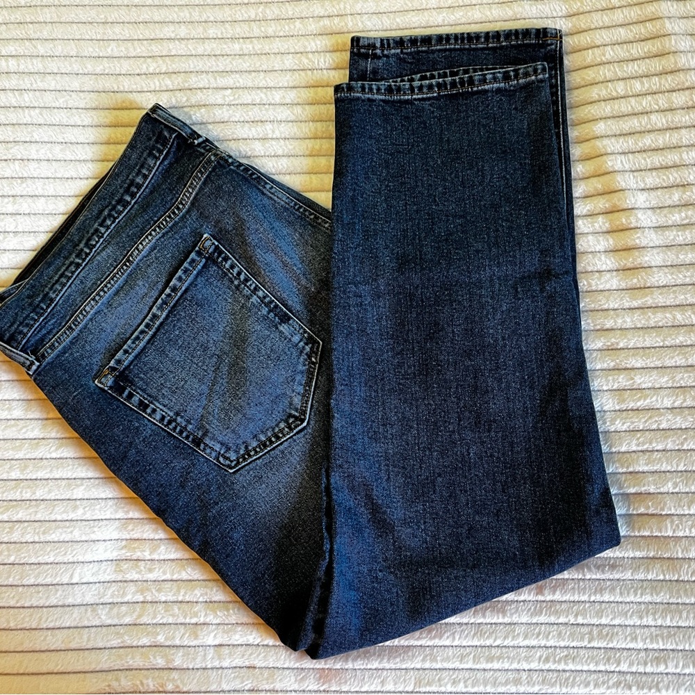 Men blue jeans Amazon 42 x 30”